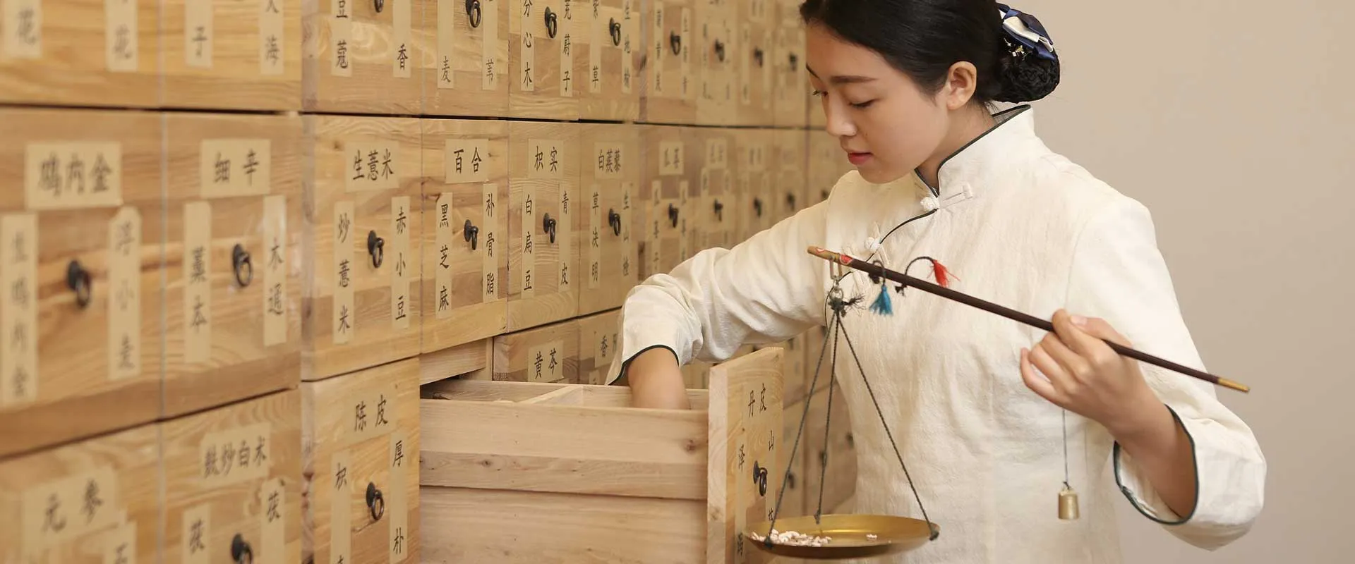 Medécine traditionnelle chinoise : La pathogenèse est la science qui étudie les mécanismes à l'origine de la maladie et des symptômes associés.